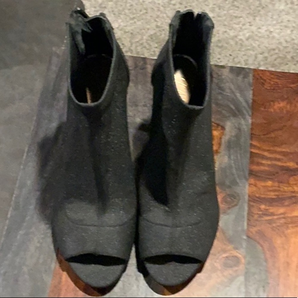 🍒 Badgley Mischka Black Glitter Ankle Boots